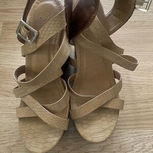 Elegant Beige Strappy wedges